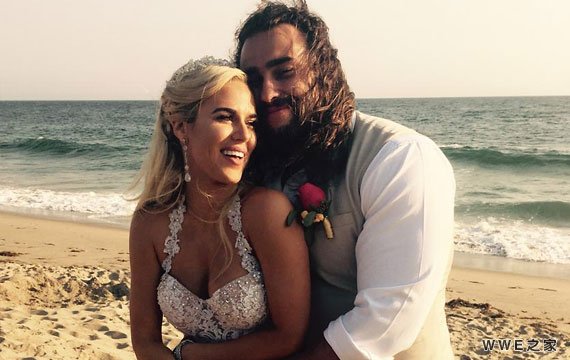 恭喜！WWE撸撸和拉娜《结婚照片》