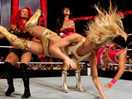 WWE女子撕衣-内衣肉搏赛：伊娃玛丽&卡梅隆&罗莎vs萨莫雷&蕾拉&内奥