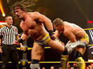 NXT冠军赛！阿德里安vs泰森基德(萨米扎恩&蒂图斯)-NXT摔角2014年10月2日 - 狂野