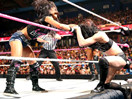 WWE李阿娇孤军奋战！AJ女郎遭阿莉西亚&佩姬围殴-RAW摔角2014年9月30日 - 狂野角