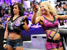 WWE女子撕衣-内衣肉搏赛：AJ女郎&贝莉vs佩姬&阿莉西亚-RAW摔角2014年10月7日