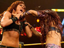WWE女子撕衣-内衣肉搏赛：莎莎vs贝琪美林-NXT摔角2014年10月9日 - 狂野角斗士