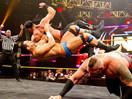 WWE双拳难敌四手！小林健太单挑康纳奥布莱恩&维克托-NXT摔角2014年10月23日