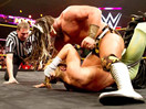 WWE自拍哥耍帅狂米克达尔顿激战CJ帕克-NXT摔角2014年10月23日 - 狂野角斗士