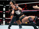 WWE佩姬欺人太甚！AJ女郎vs阿莉西亚-RAW摔角2014年10月28日 - 狂野角斗士