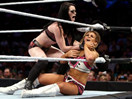 WWE女子撕衣-内衣肉搏赛：佩姬vs娜达利娅(泰森基德)-ME摔角2014年10月29日 - 狂野