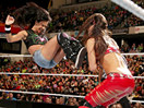 WWE女子撕衣-内衣肉搏赛：AJ女郎vs尼基贝拉&布里贝拉-RAW摔角2014年11月25日