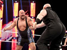 WWE巨兽出山pk羔羊下山！大秀哥vs卢克哈珀-RAW摔角2014年12月2日 - 狂野角斗士