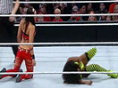 WWE女子撕衣-内衣肉搏赛：内奥米vs布里贝拉(尼基贝拉)AJ女郎观战-SD摔角2014年