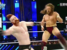 【国语配音】WWE山羊神君pk鲨鱼神君！丹尼尔布莱恩vs希莫斯(2015.04.18)下 - wwe美