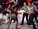 【中文官方解说】WWE专业灭狼户！道夫齐格勒出场门口怒揍独狼巴伦科尔宾(2