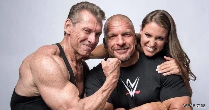 WWE妮琪ASH：未来同小魔女阿莱克萨互动