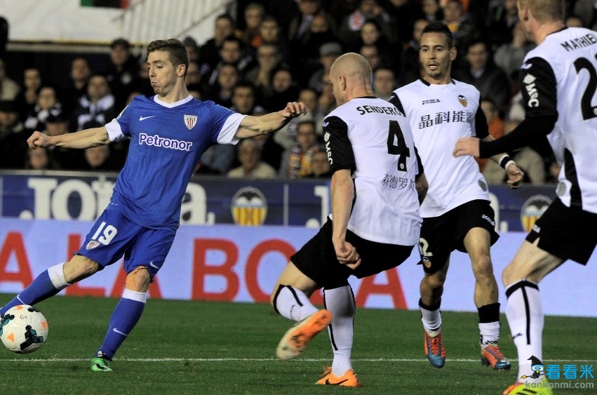 瓦伦西亚球衣大秀球员中文名字 中国元素混搭西甲别有风味