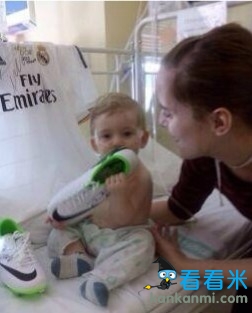 C罗承担患重病男婴6万手术费 拍卖球衣战靴筹款