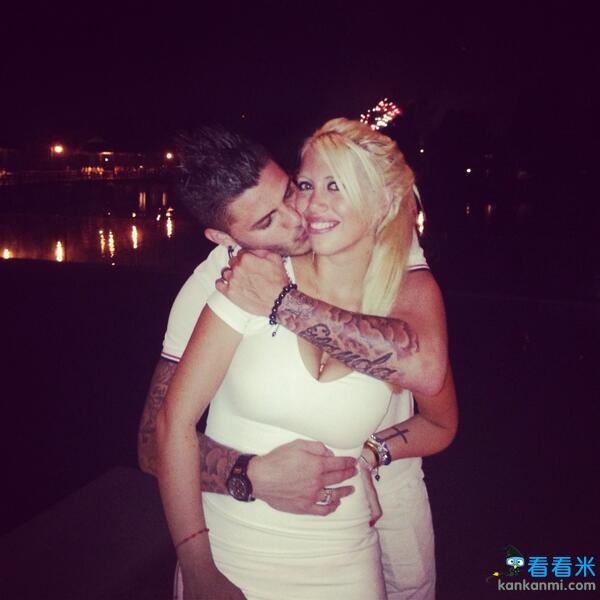 伊卡尔迪女友自曝床照 国米前锋全裸出镜秀恩爱