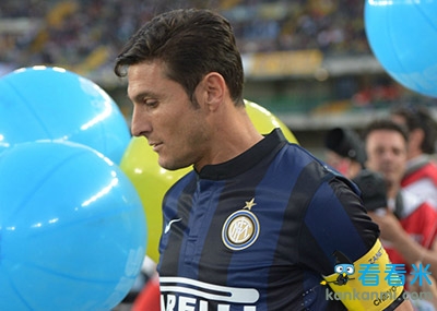 意甲:萨内蒂生涯告别战接受颁奖 最后一次带国米进场/图