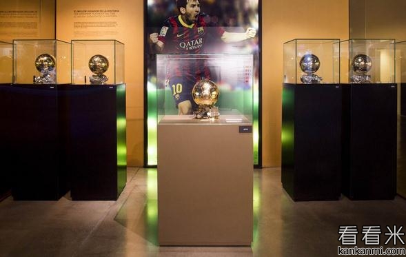 梅西第五座金球奖奖杯进驻巴萨博物馆